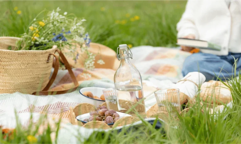 From Picnics to Festivals: Why a Waterproof Floral Blanket is a Summer Essential